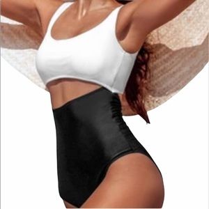 🆕 Black and white cutout one piece M NWOT swimsuit